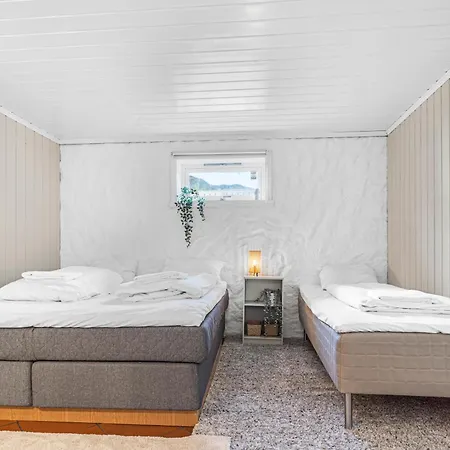 Big W/ A View And Parking Apartment *