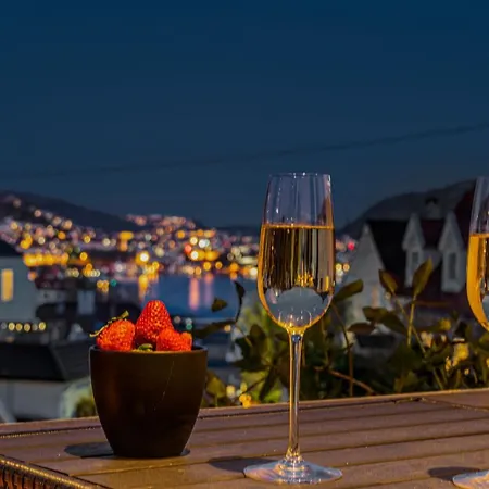 Big W/ A View And Parking Apartment