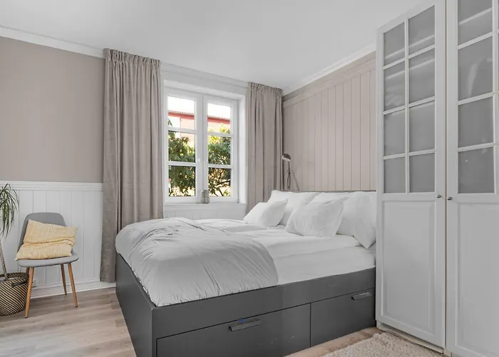 Big W/ A View And Parking Apartment *