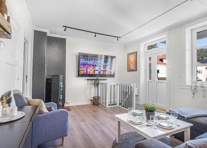 Big W/ A View And Parking *