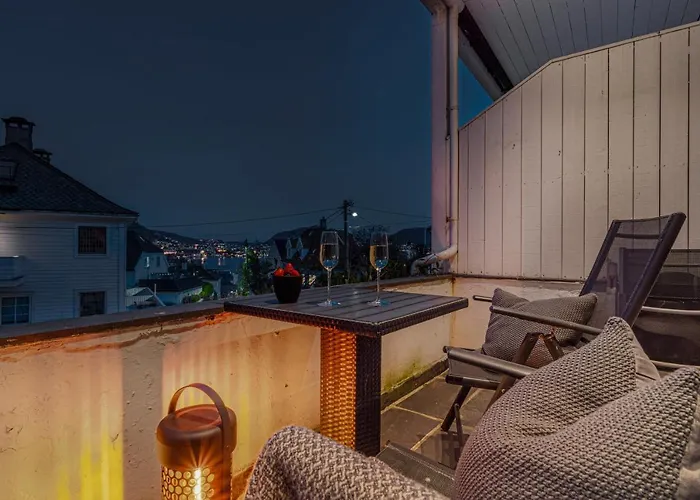 Big W/ A View And Parking Apartment *